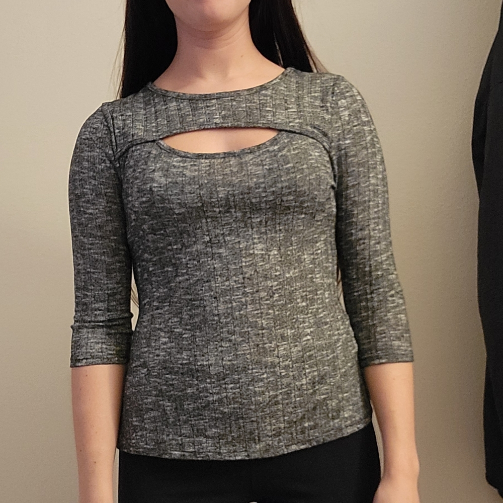 🟣 Grey ribbed keyhole shirt
